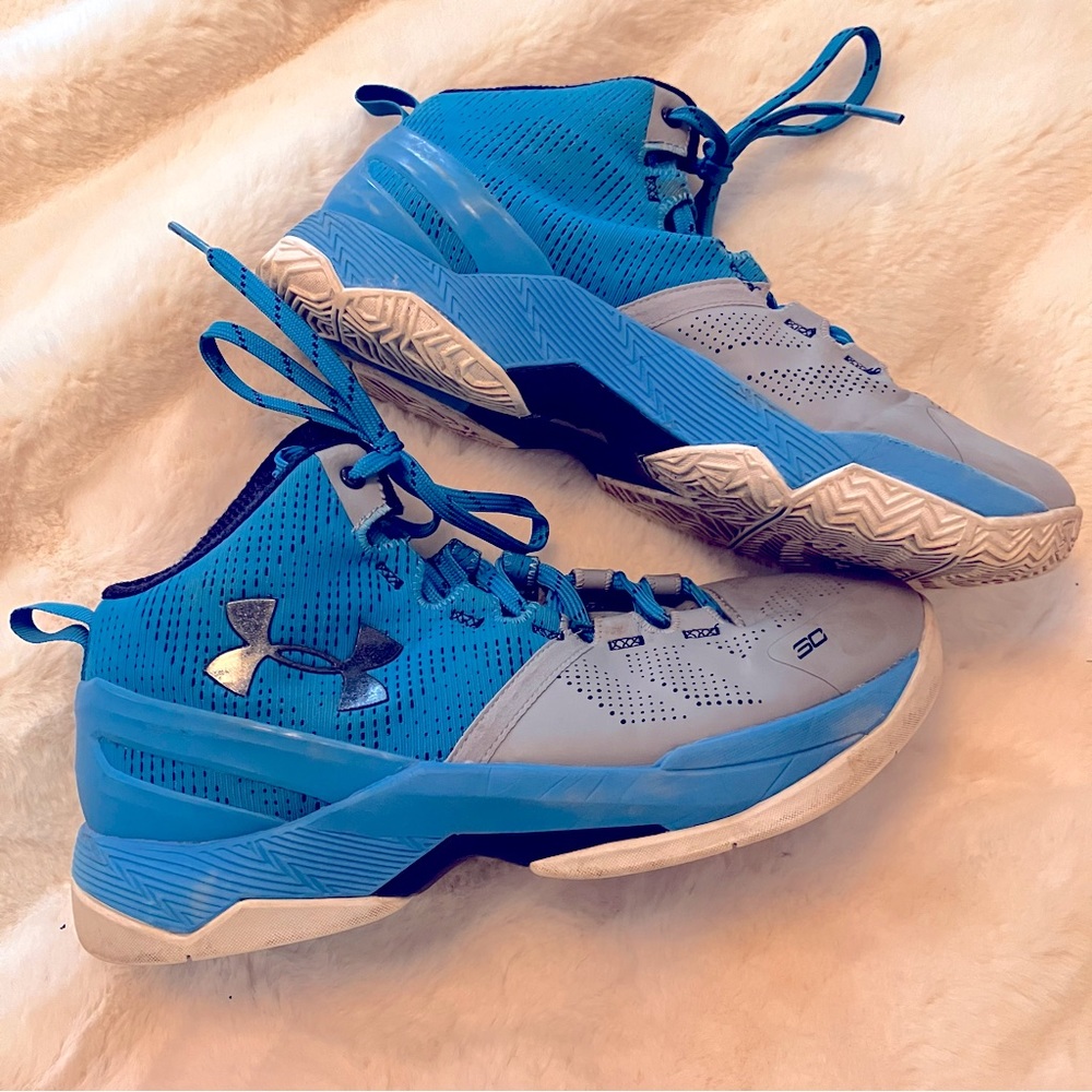 STEPH CURRY UNDER-ARMOR BASKETBALL SHOES